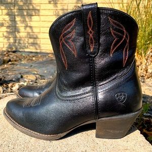 Ariat Darlin Western Boot in Old Black